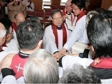 横山司祭按手式
